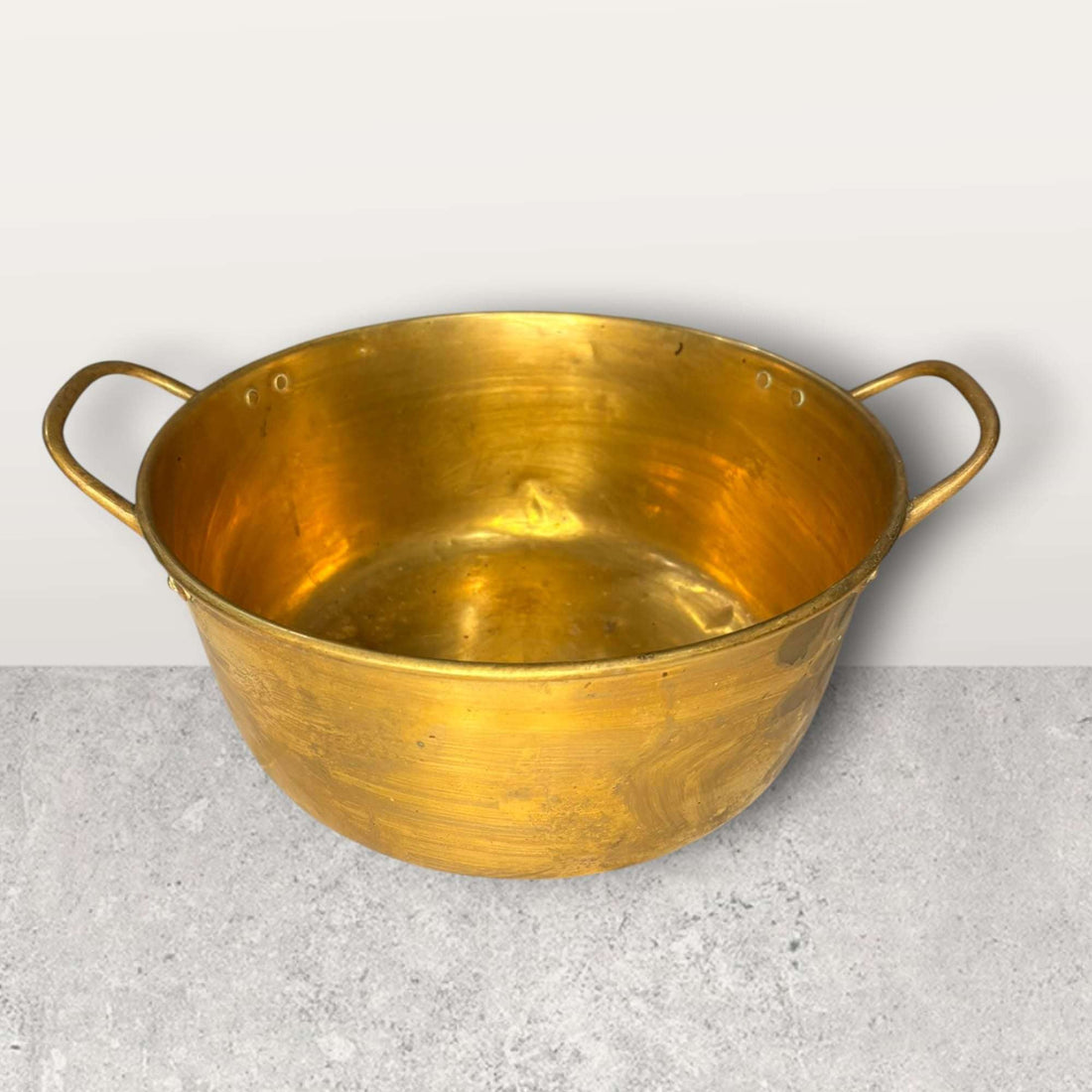 Caldero de metal dorado vintage con asas laterales - Cositas Antiguas – La Guadaña, Anticuarios Online en Jerez , vender antigüedades, muebles antiguos
