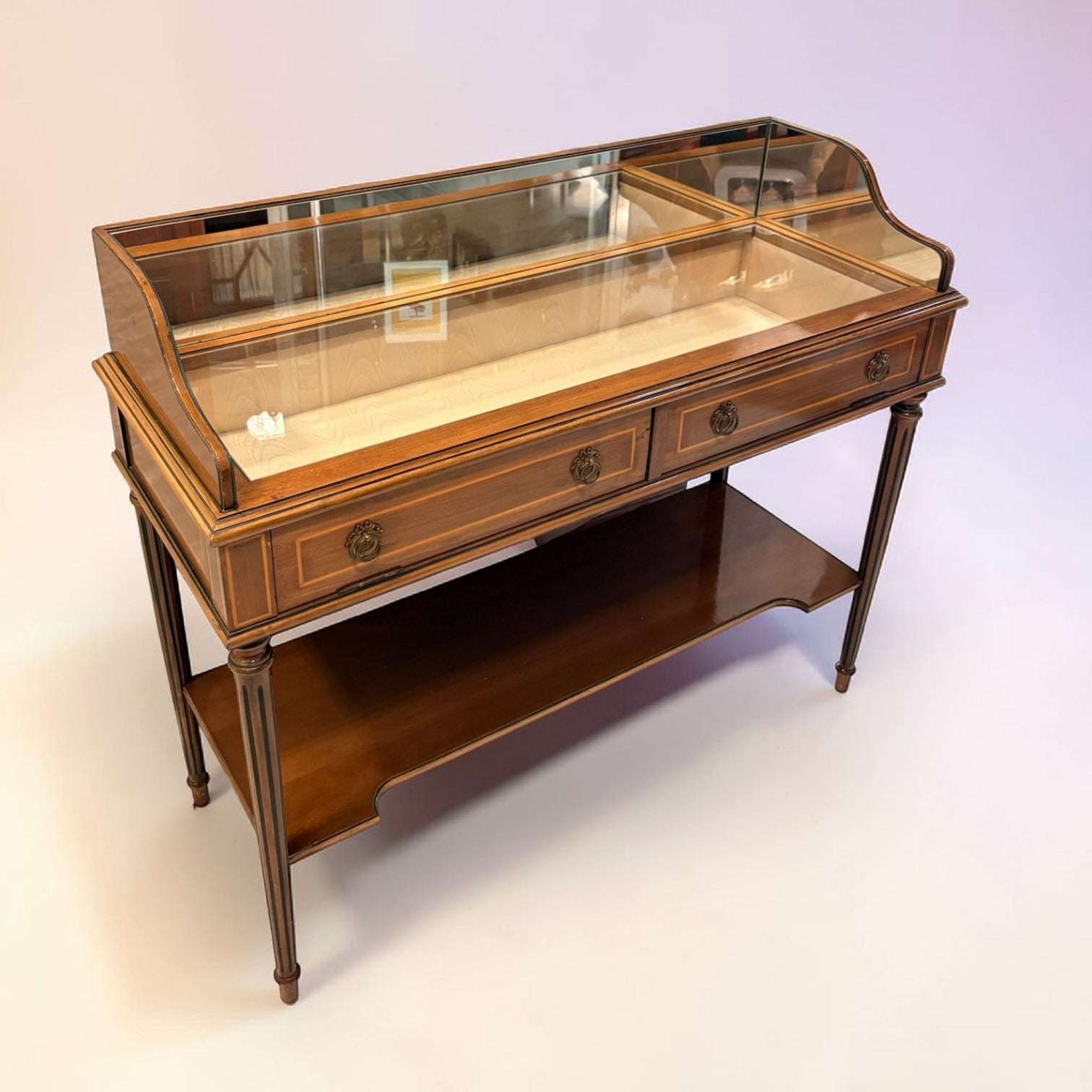 Expositor Luis XVI de caoba y cristal transparente - Cositas Antiguas – La Guadaña, Anticuarios Online en Jerez , vender antigüedades, muebles antiguos