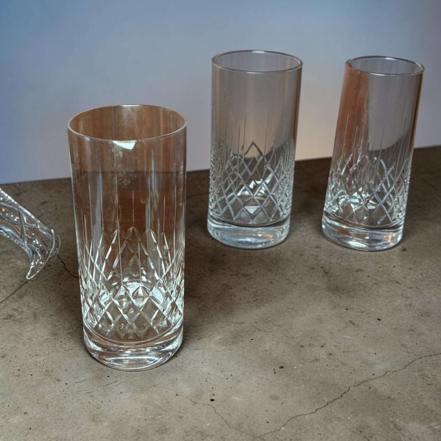 Lote de 6 vasos largos de cristal tallado elegantes - Cositas Antiguas – La Guadaña, Anticuarios Online en Jerez , vender antigüedades, muebles antiguos
