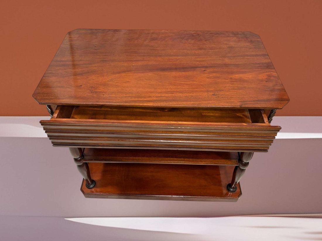 Mesa Tv de caoba con estantes y diseño clásico único - Cositas Antiguas – La Guadaña, Anticuarios Online en Jerez , vender antigüedades, muebles antiguos