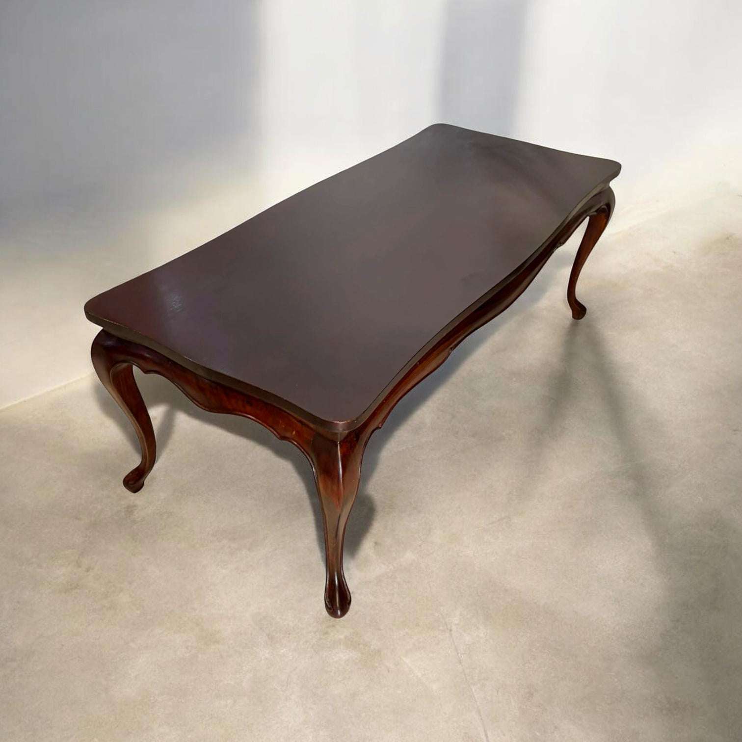 Mesa baja de madera clásica para salón con encanto - Cositas Antiguas – La Guadaña, Anticuarios Online en Jerez , vender antigüedades, muebles antiguos