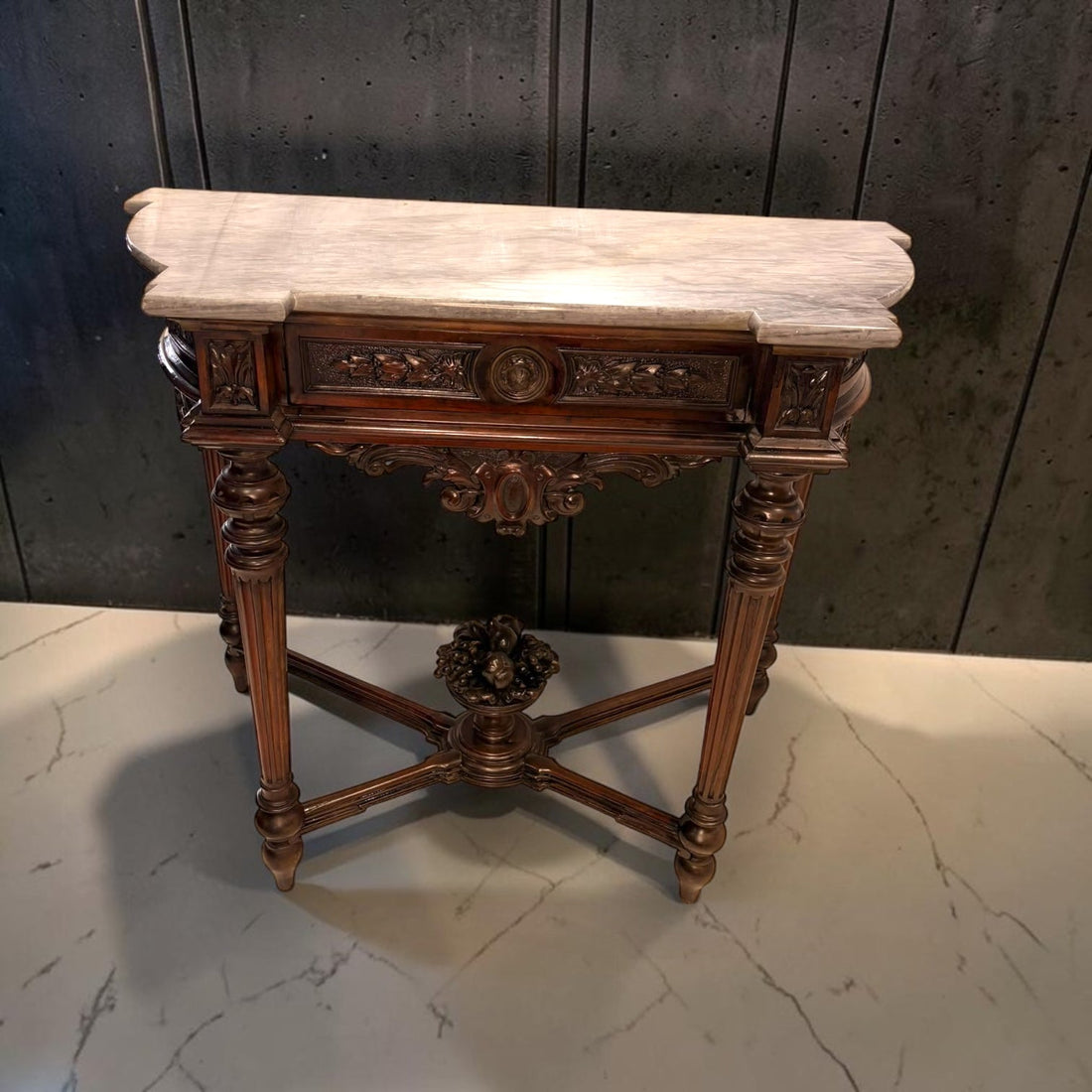 Pareja de Consolas de caoba tallada con mármol grisáceo - Cositas Antiguas – La Guadaña, Anticuarios Online en Jerez , vender antigüedades, muebles antiguos