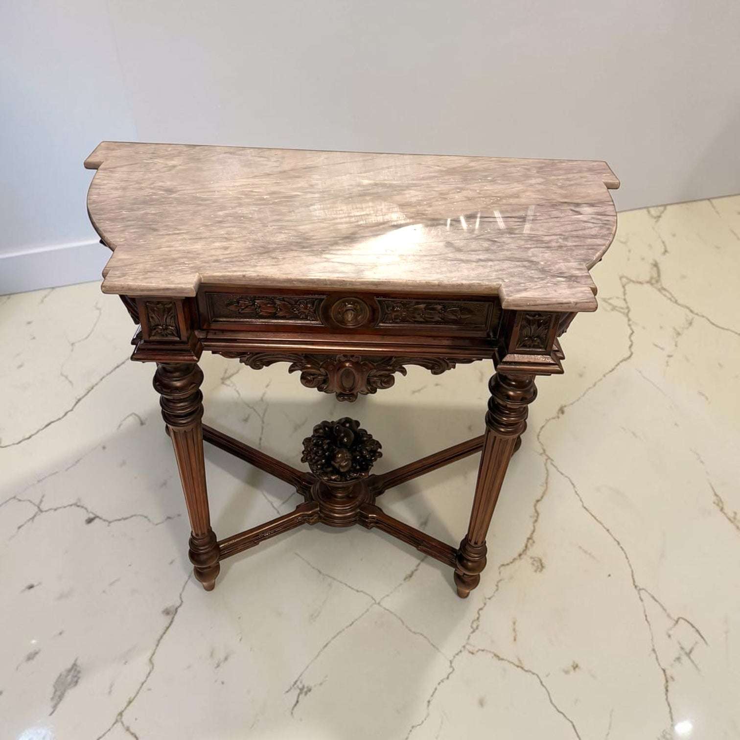 Pareja de Consolas de caoba tallada con mármol grisáceo - Cositas Antiguas – La Guadaña, Anticuarios Online en Jerez , vender antigüedades, muebles antiguos