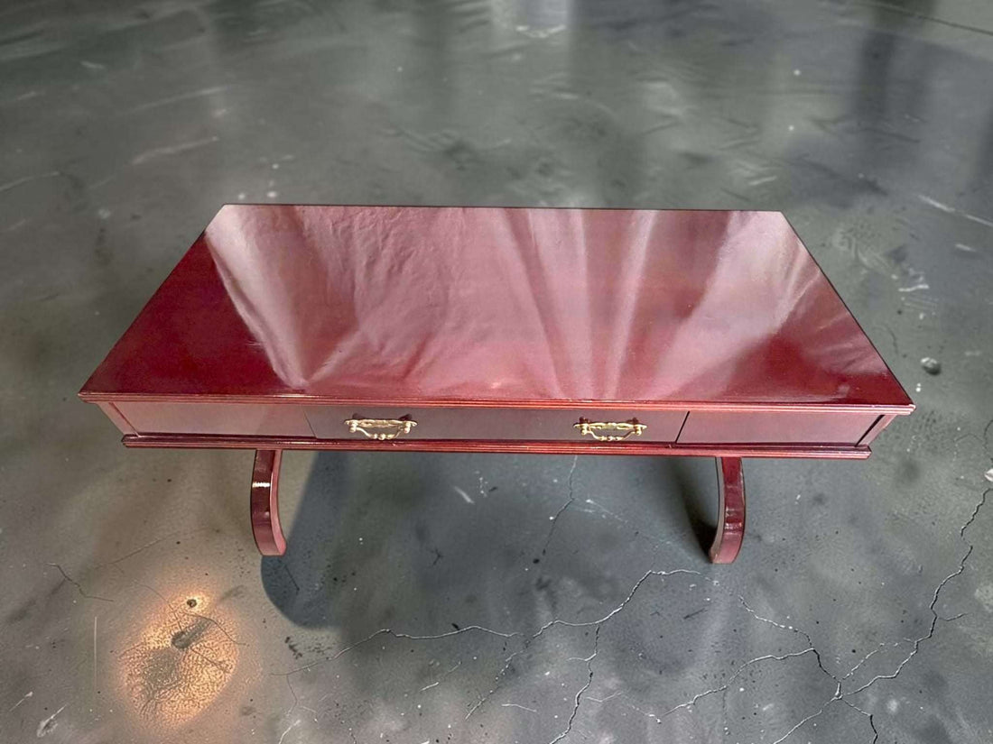Mesa baja de madera con cajón frontal y patas curvas - Cositas Antiguas – La Guadaña, Anticuarios Online en Jerez , vender antigüedades, muebles antiguos