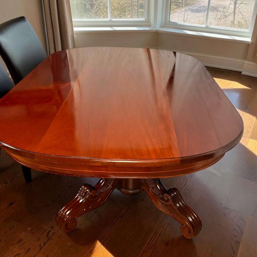 Mesa comedor de caoba clásica con pie central tallado - Cositas Antiguas – La Guadaña, Anticuarios Online en Jerez , vender antigüedades, muebles antiguos