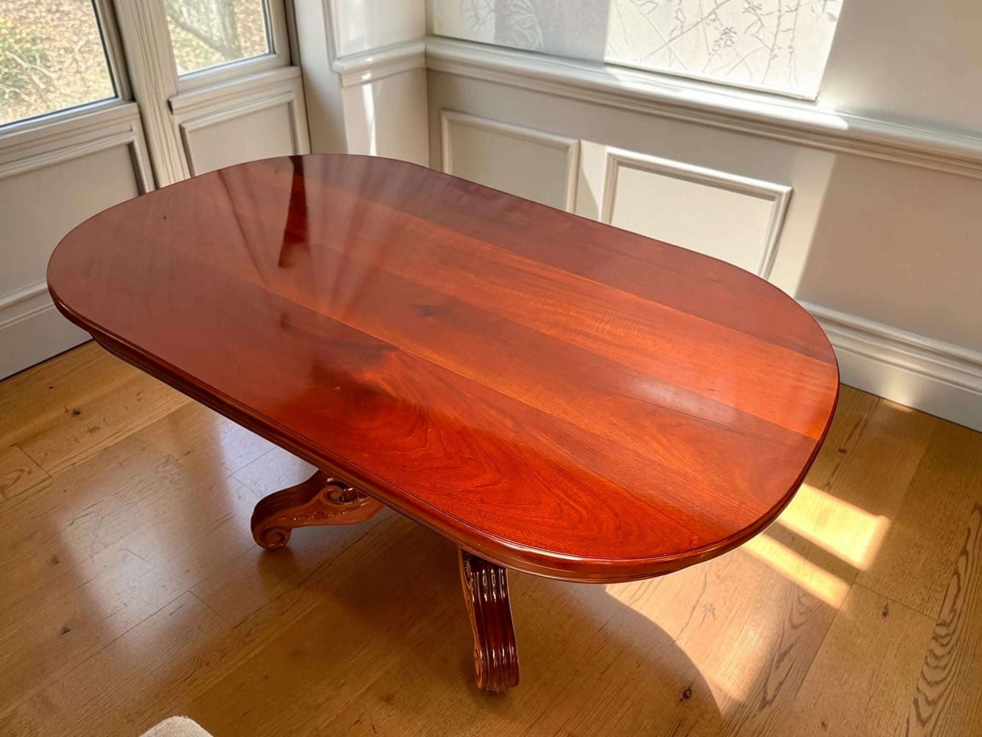 Mesa comedor de caoba clásica con pie central tallado - Cositas Antiguas – La Guadaña, Anticuarios Online en Jerez , vender antigüedades, muebles antiguos