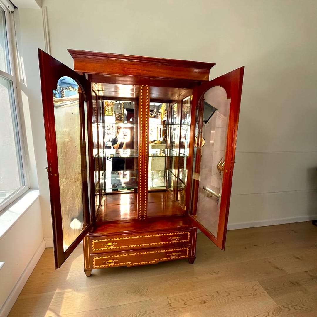 Vitrina antigua de caoba con marquetería elegante - Cositas Antiguas – La Guadaña, Anticuarios Online en Jerez , vender antigüedades, muebles antiguos