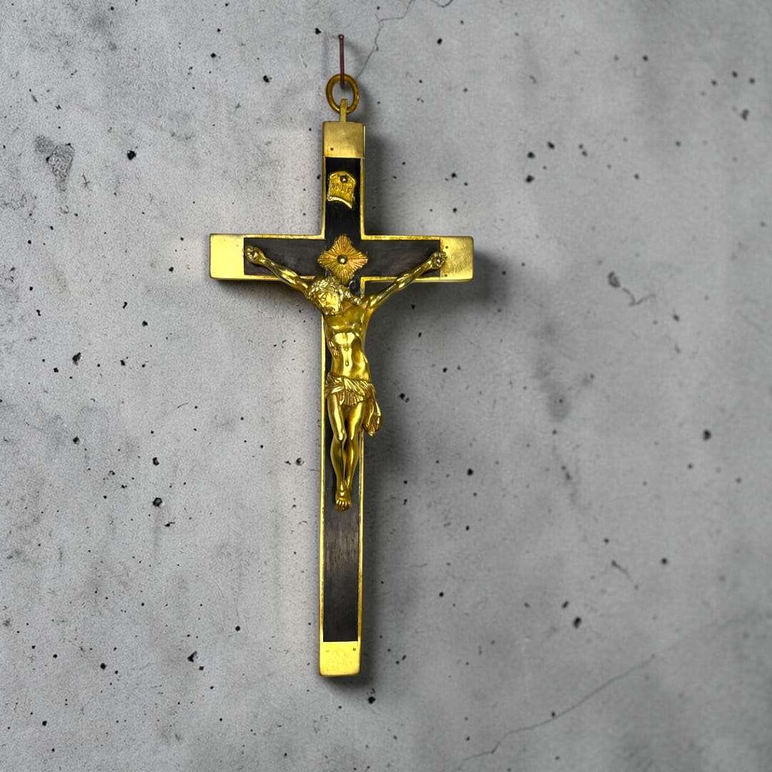 Gran crucifijo antiguo de caoba y bronce para pared - Cositas Antiguas – La Guadaña, Anticuarios Online en Jerez , vender antigüedades, muebles antiguos