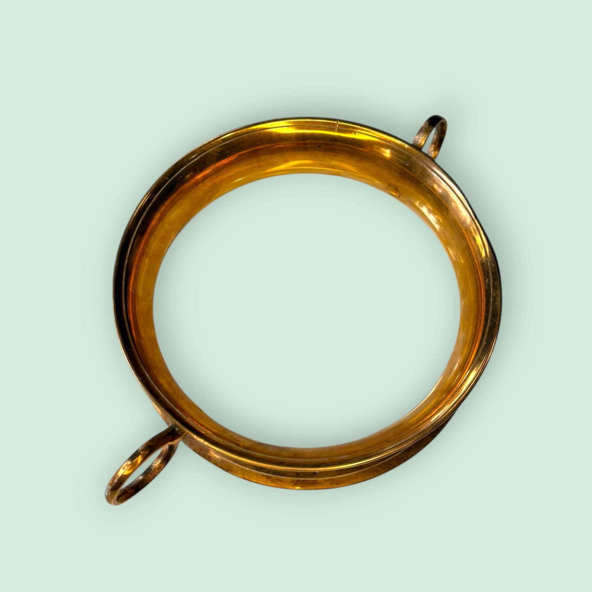 Apoya ollas dorado antiguo de metal para mesa elegante - Cositas Antiguas – La Guadaña, Anticuarios Online en Jerez , vender antigüedades, muebles antiguos