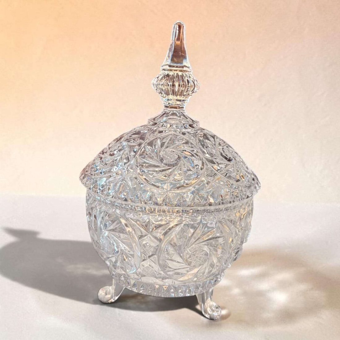 Bombonera de cristal con tapa y relieves única - Cositas Antiguas – La Guadaña, Anticuarios Online en Jerez , vender antigüedades, muebles antiguos