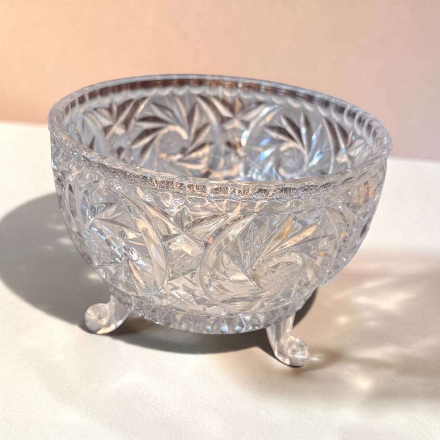 Bombonera de cristal con tapa y relieves única - Cositas Antiguas – La Guadaña, Anticuarios Online en Jerez , vender antigüedades, muebles antiguos