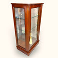 Vitrina de caoba con cristal para colección única - Cositas Antiguas – La Guadaña, Anticuarios Online en Jerez , vender antigüedades, muebles antiguos
