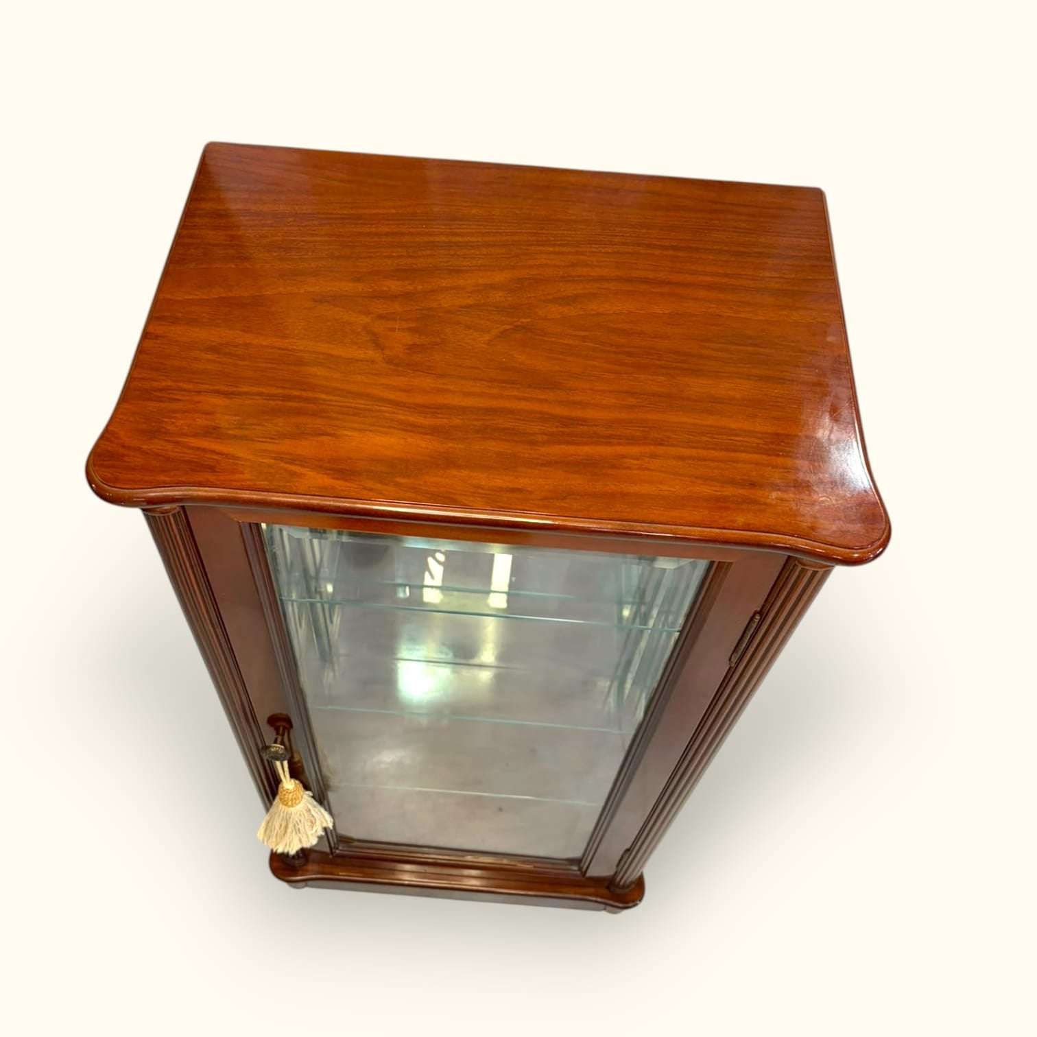 Vitrina de caoba con cristal para colección única - Cositas Antiguas – La Guadaña, Anticuarios Online en Jerez , vender antigüedades, muebles antiguos