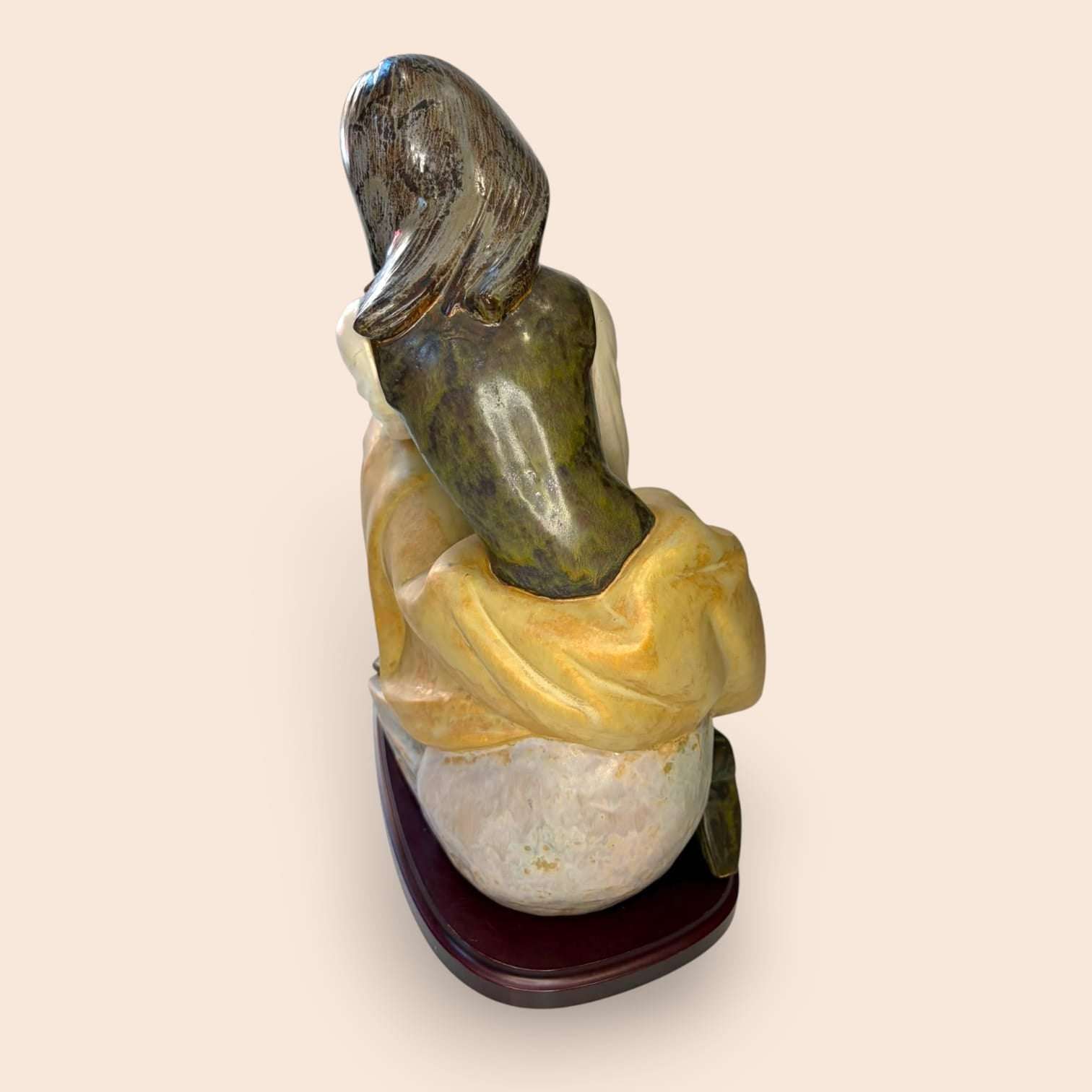 Figura Lladró Cantarera Clásica de porcelana única - Cositas Antiguas – La Guadaña, Anticuarios Online en Jerez , vender antigüedades, muebles antiguos
