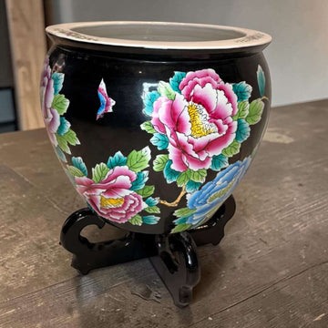 Jardinera china Famille Rose negra con soporte de madera - Cositas Antiguas – La Guadaña, Anticuarios Online en Jerez , vender antigüedades, muebles antiguos