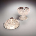 Bombonera de cristal con relieves y tirador plateado - Cositas Antiguas – La Guadaña, Anticuarios Online en Jerez , vender antigüedades, muebles antiguos