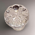 Bombonera de cristal con relieves y tirador plateado - Cositas Antiguas – La Guadaña, Anticuarios Online en Jerez , vender antigüedades, muebles antiguos