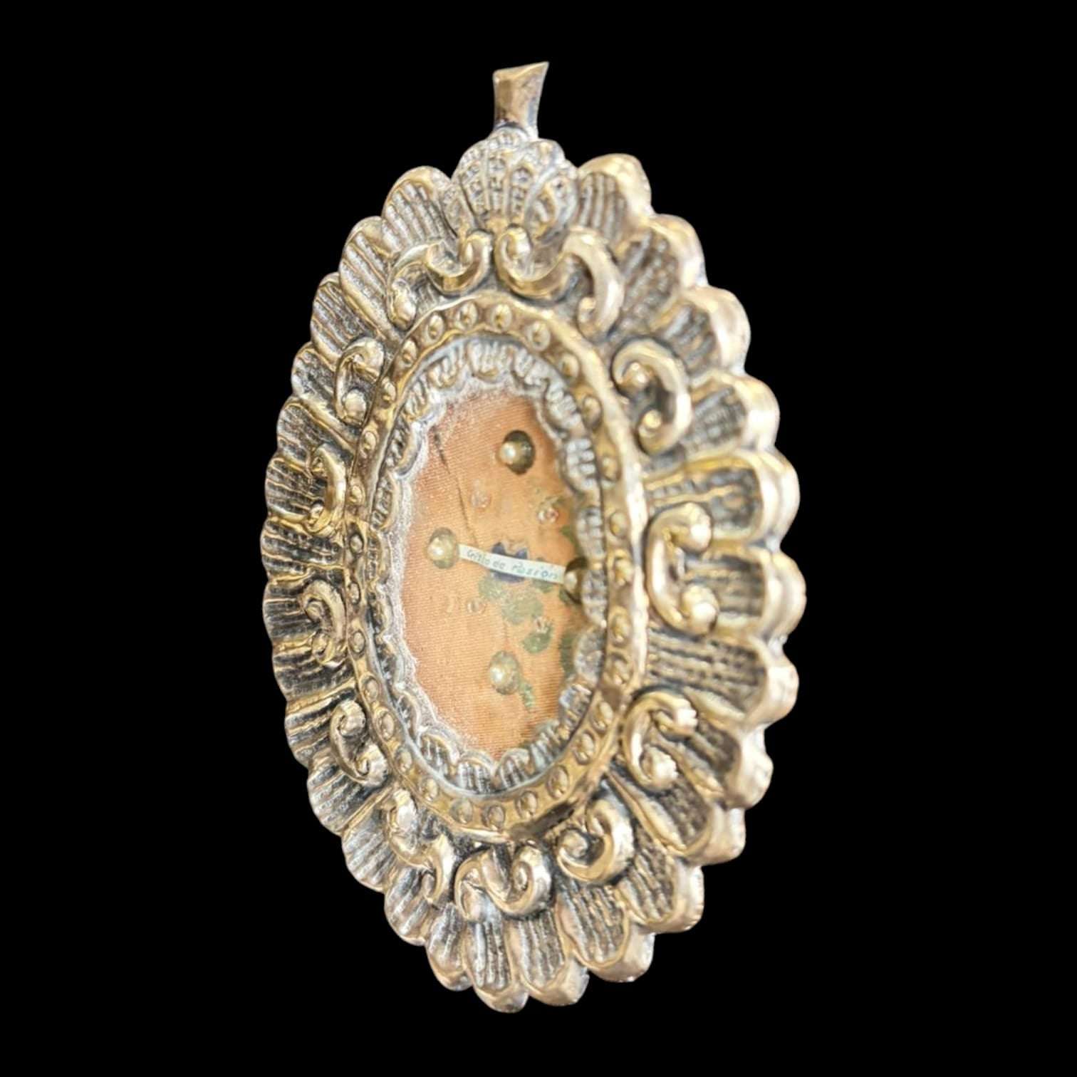 Relicario antiguo con fragmento de túnica bordada - Cositas Antiguas – La Guadaña, Anticuarios Online en Jerez , vender antigüedades, muebles antiguos