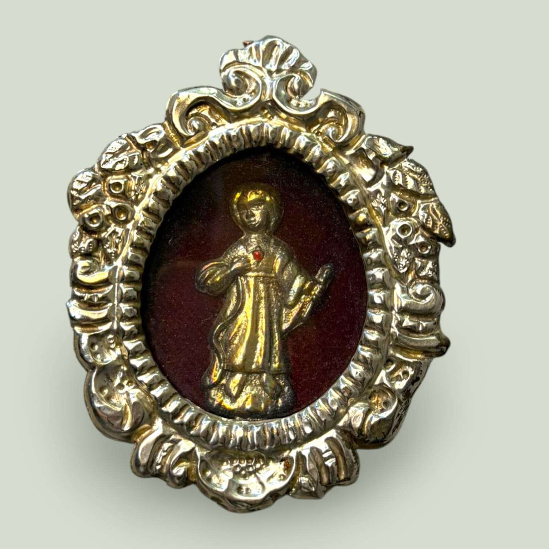 Relicario Niño Jesús en metal plateado y terciopelo rojo - Cositas Antiguas – La Guadaña, Anticuarios Online en Jerez , vender antigüedades, muebles antiguos