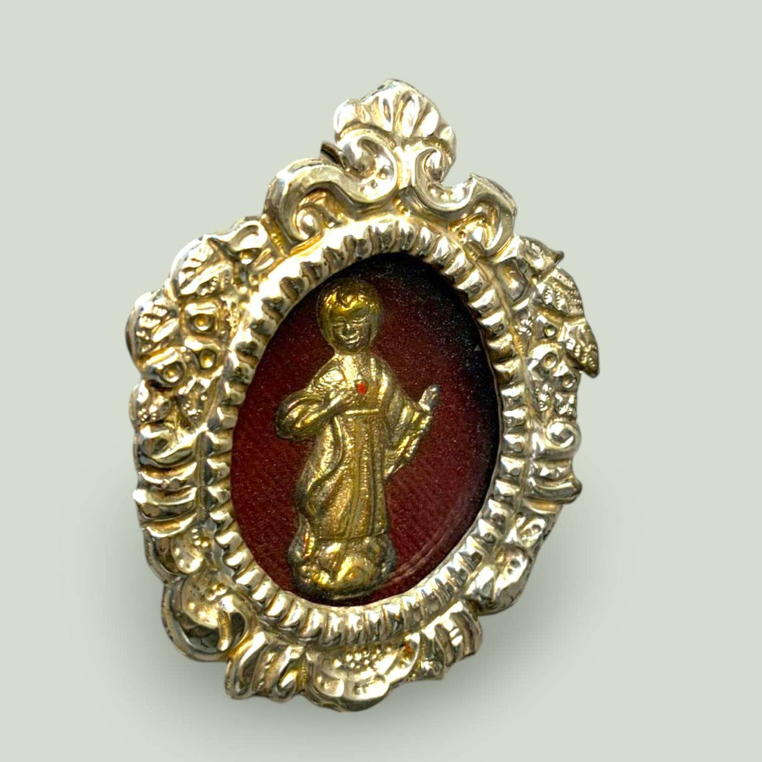 Relicario Niño Jesús en metal plateado y terciopelo rojo - Cositas Antiguas – La Guadaña, Anticuarios Online en Jerez , vender antigüedades, muebles antiguos