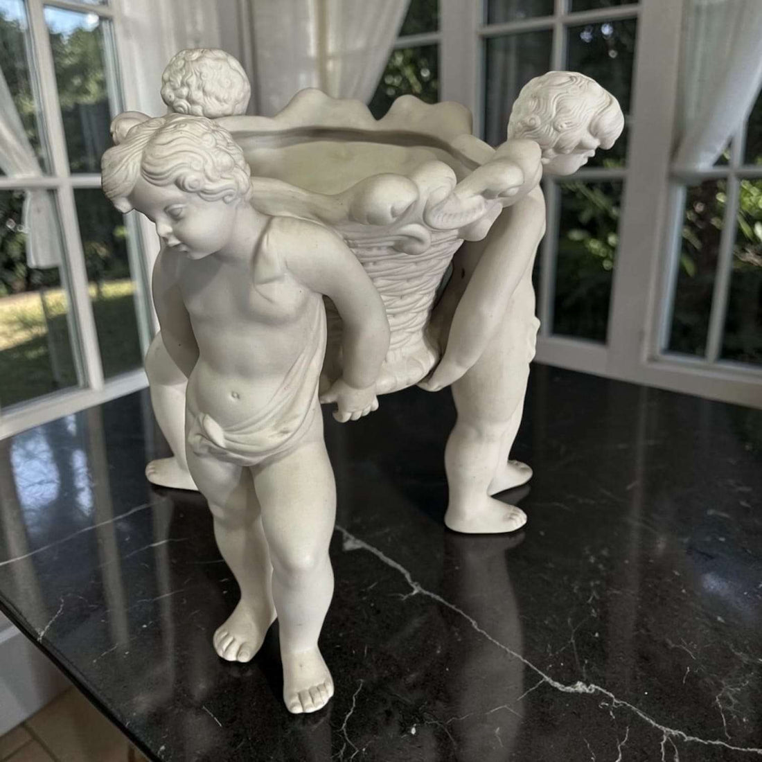 Centro de mesa de porcelana con querubines clásico - Cositas Antiguas – La Guadaña, Anticuarios Online en Jerez , vender antigüedades, muebles antiguos