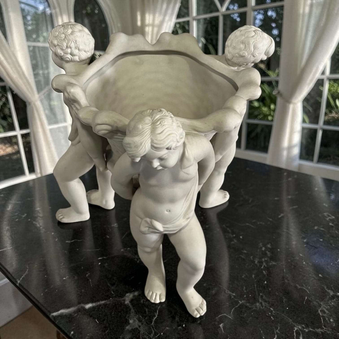Centro de mesa de porcelana con querubines clásico - Cositas Antiguas – La Guadaña, Anticuarios Online en Jerez , vender antigüedades, muebles antiguos