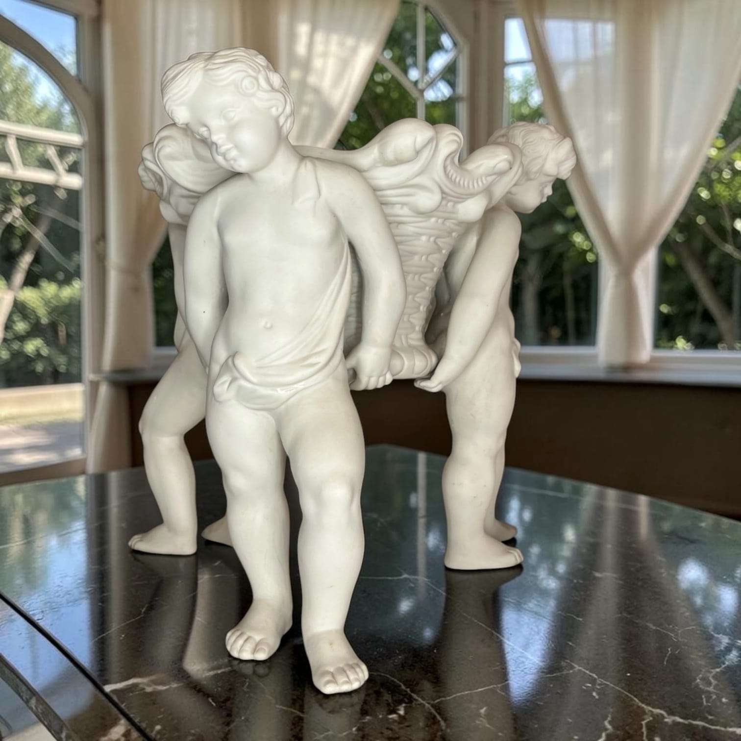 Centro de mesa de porcelana con querubines clásico - Cositas Antiguas – La Guadaña, Anticuarios Online en Jerez , vender antigüedades, muebles antiguos