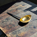 Cazo antiguo de metal dorado con mango de hierro - Cositas Antiguas – La Guadaña, Anticuarios Online en Jerez , vender antigüedades, muebles antiguos