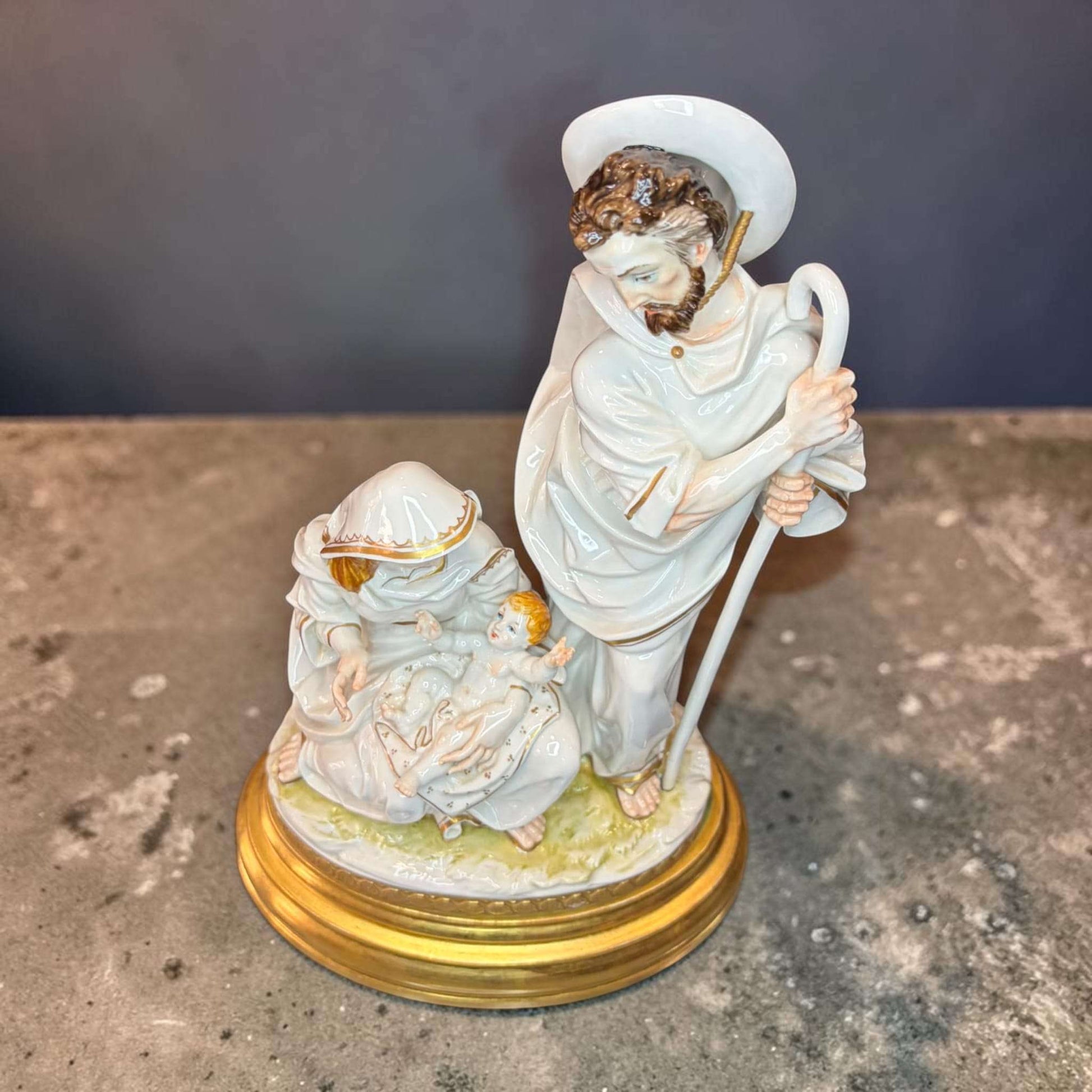 Porcelana Algora del Nacimiento de Cristo con peana - Cositas Antiguas – La Guadaña, Anticuarios Online en Jerez , vender antigüedades, muebles antiguos