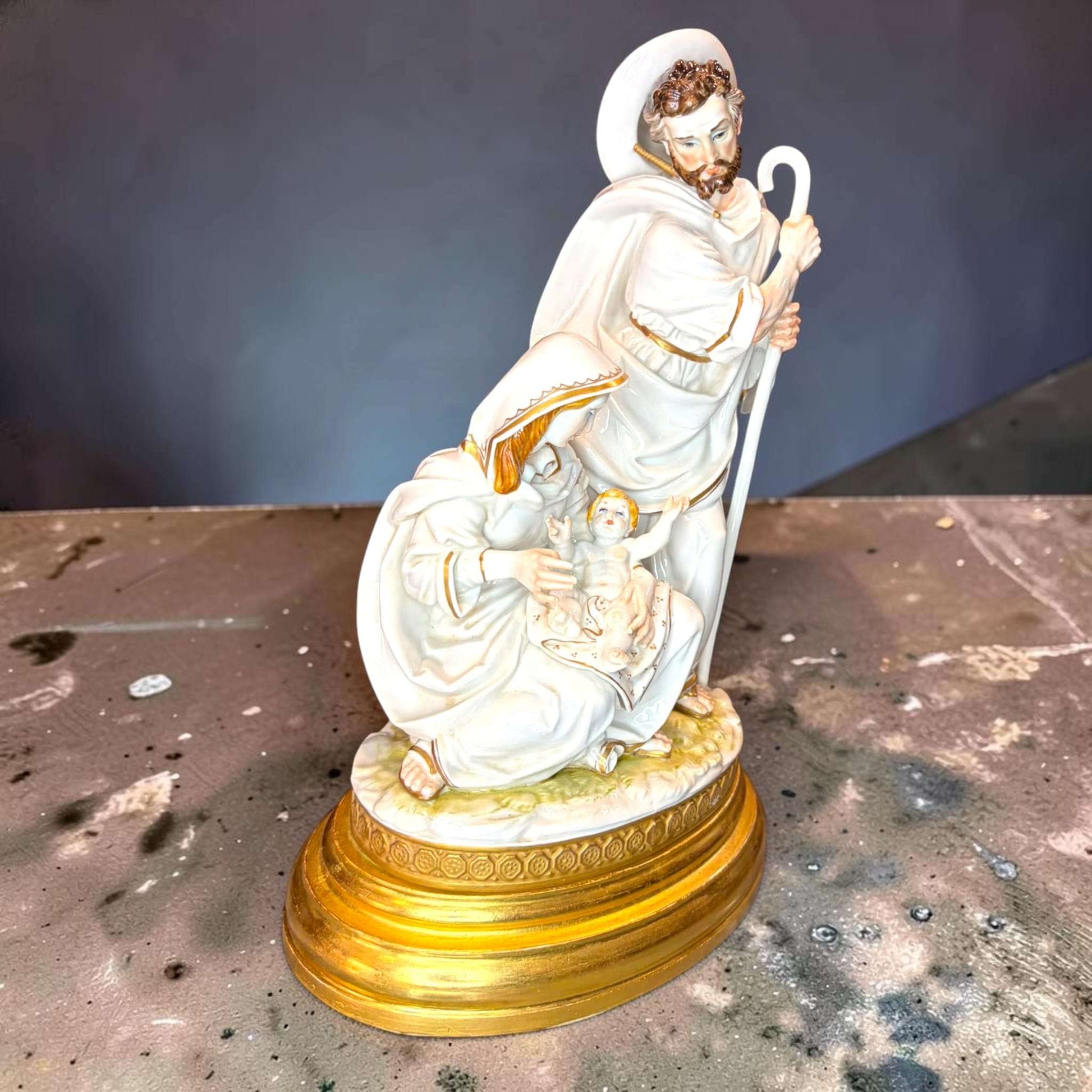 Porcelana Algora del Nacimiento de Cristo con peana - Cositas Antiguas – La Guadaña, Anticuarios Online en Jerez , vender antigüedades, muebles antiguos