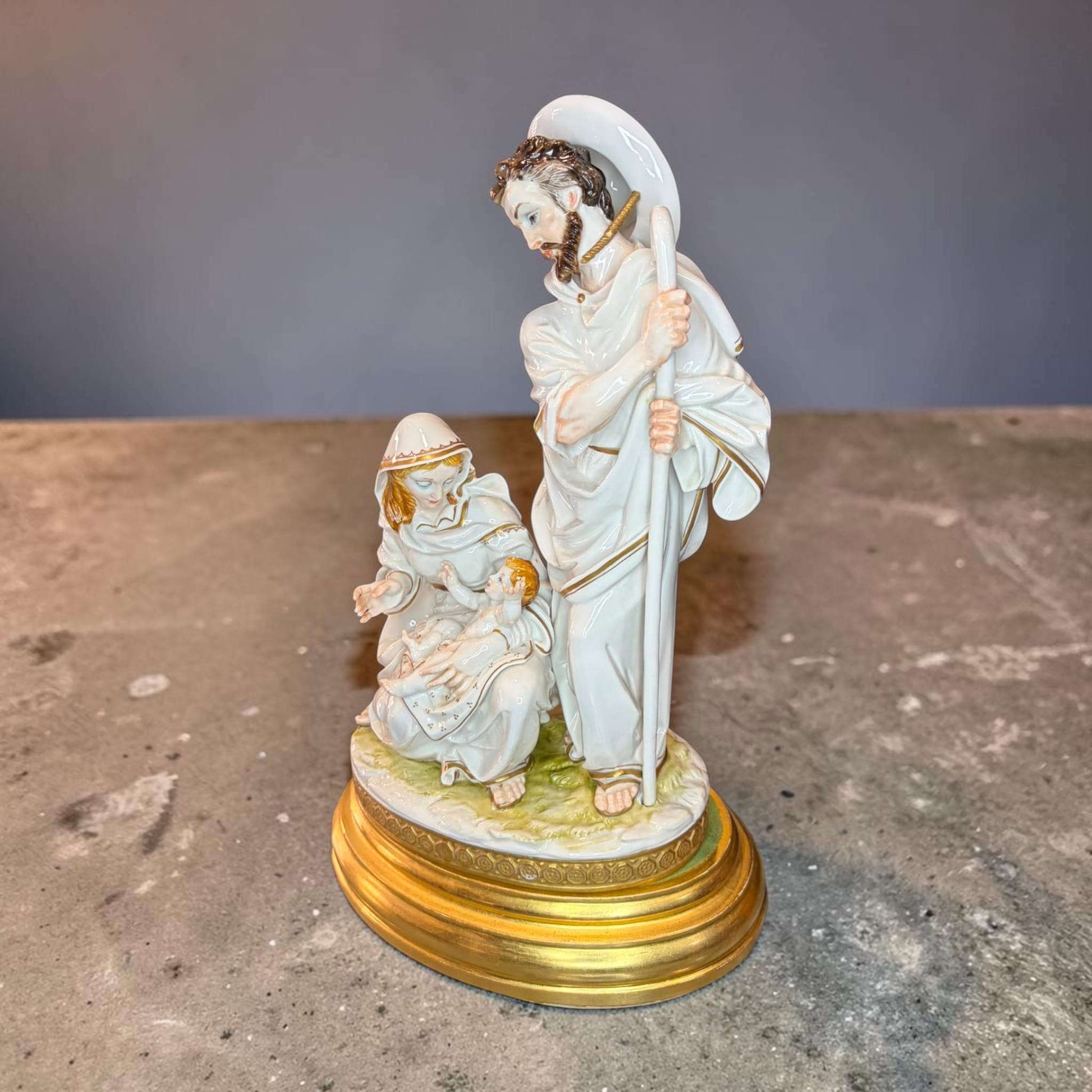 Porcelana Algora del Nacimiento de Cristo con peana - Cositas Antiguas – La Guadaña, Anticuarios Online en Jerez , vender antigüedades, muebles antiguos
