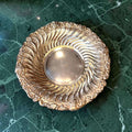 Panera de metal plateado con borde decorado clásico - Cositas Antiguas – La Guadaña, Anticuarios Online en Jerez , vender antigüedades, muebles antiguos