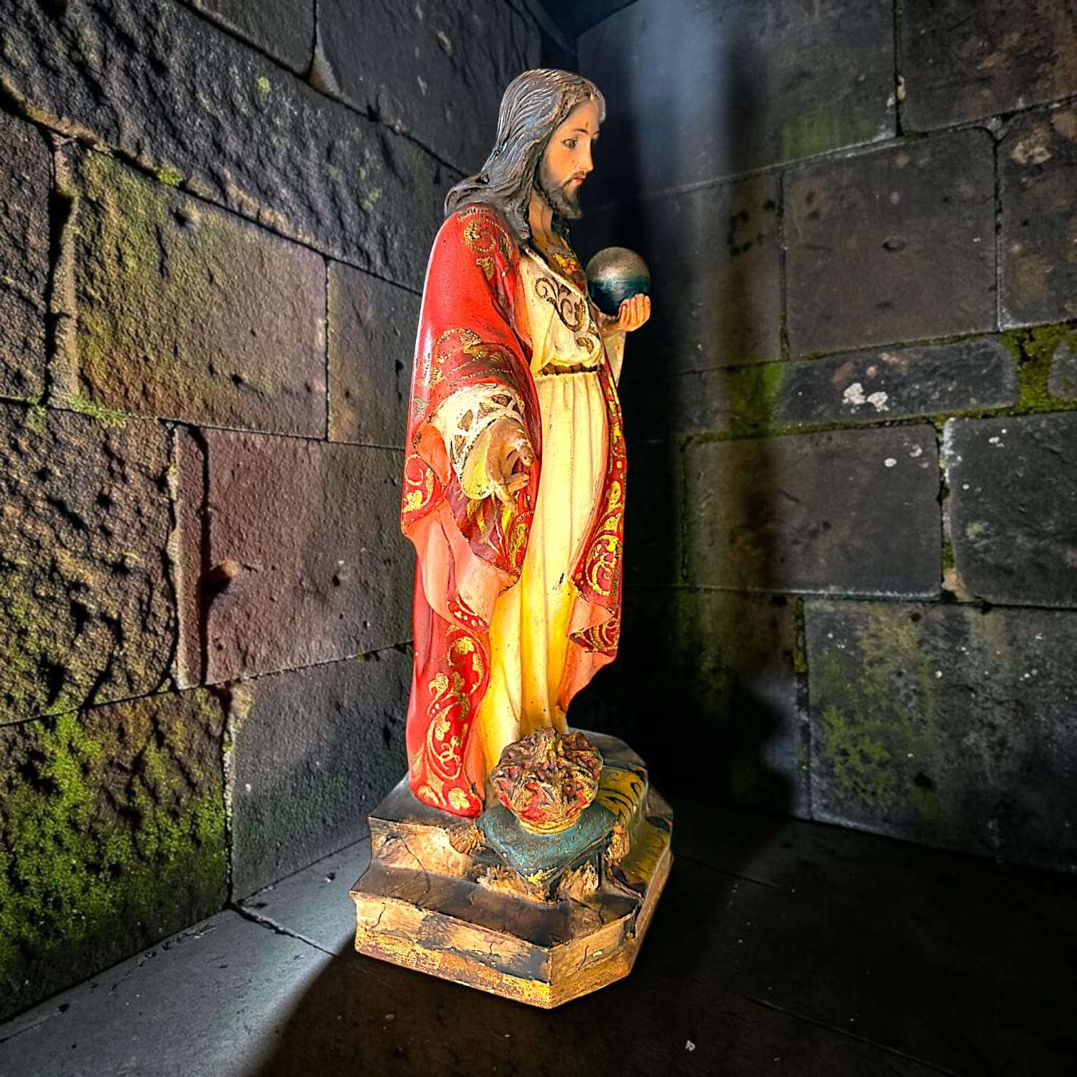 Imagen de Cristo Rey de Olot en pasta de madera policromada - Cositas Antiguas – La Guadaña, Anticuarios Online en Jerez , vender antigüedades, muebles antiguos