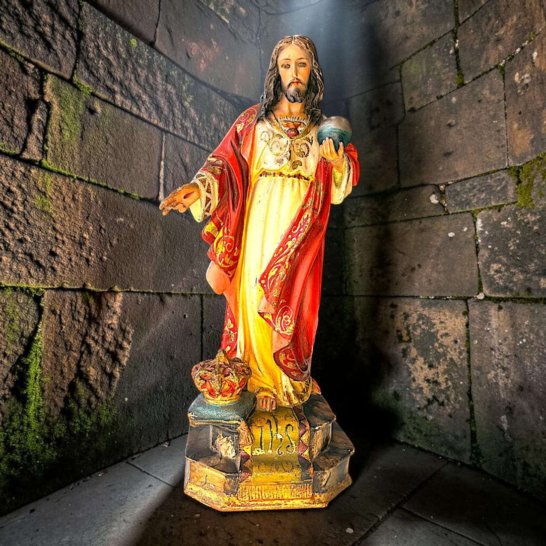 Imagen de Cristo Rey de Olot en pasta de madera policromada - Cositas Antiguas – La Guadaña, Anticuarios Online en Jerez , vender antigüedades, muebles antiguos