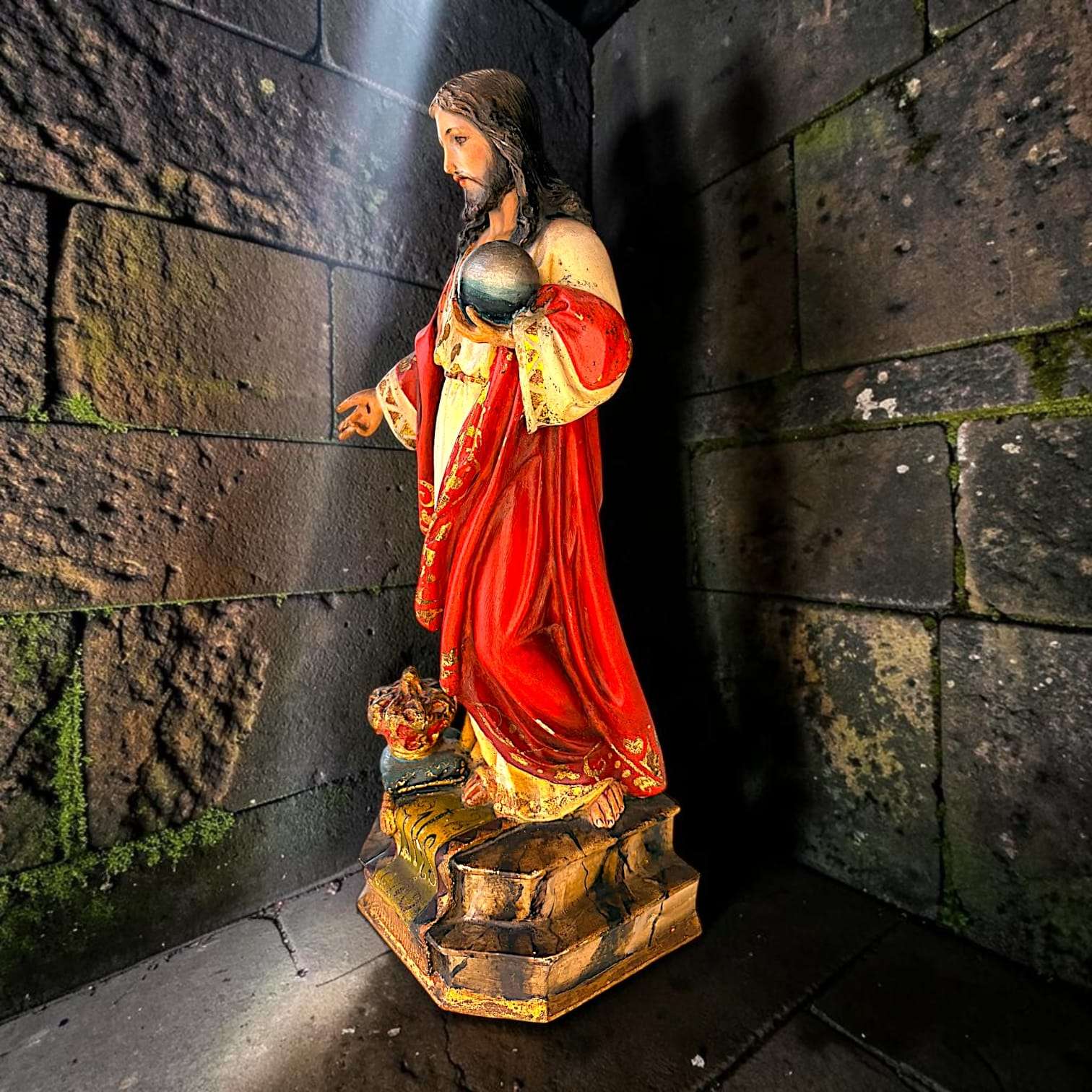 Imagen de Cristo Rey de Olot en pasta de madera policromada - Cositas Antiguas – La Guadaña, Anticuarios Online en Jerez , vender antigüedades, muebles antiguos