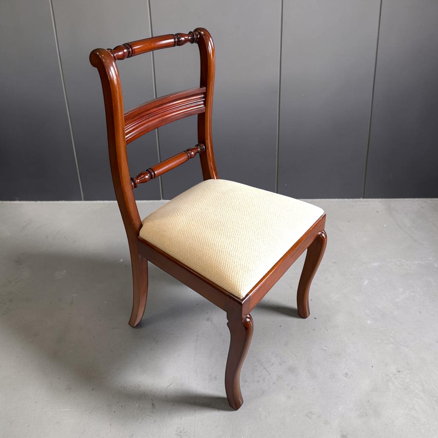 Lote de 6 sillas de comedor de caoba con asiento tapizado - Cositas Antiguas – La Guadaña, Anticuarios Online en Jerez , vender antigüedades, muebles antiguos