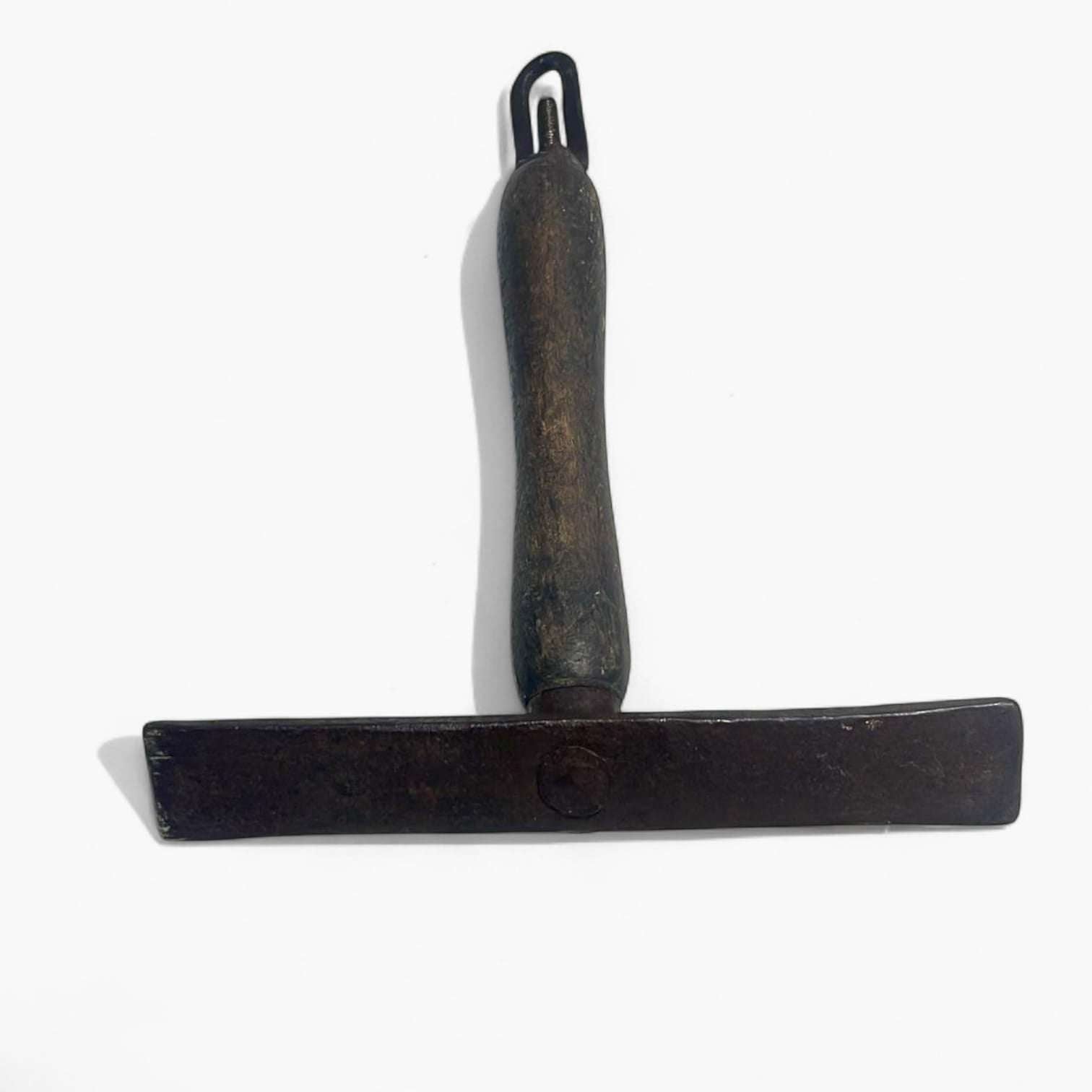 Alcotana antigua de albañilería – herramienta única - Cositas Antiguas – La Guadaña, Anticuarios Online en Jerez , vender antigüedades, muebles antiguos