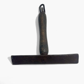 Alcotana antigua de albañilería – herramienta única - Cositas Antiguas – La Guadaña, Anticuarios Online en Jerez , vender antigüedades, muebles antiguos
