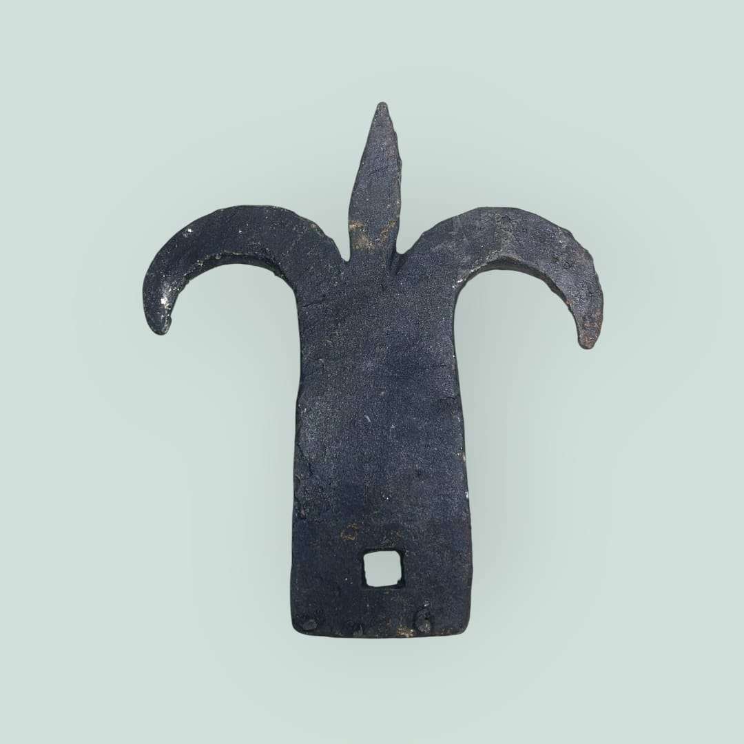 Aldaba de cierre de puerta antigua en hierro forjado - Cositas Antiguas – La Guadaña, Anticuarios Online en Jerez , vender antigüedades, muebles antiguos
