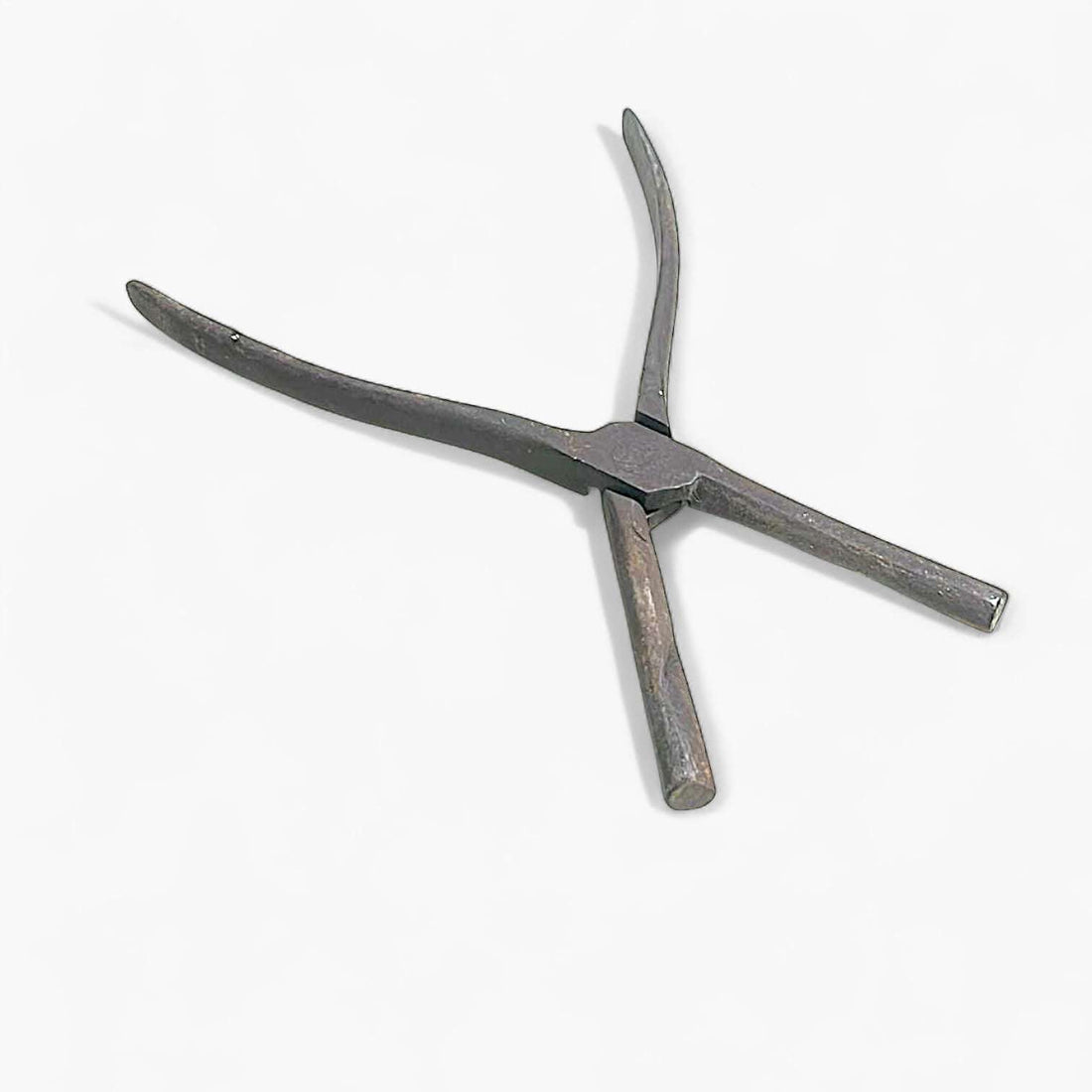 Alicate antiguo de fragua de hierro forjado artesanal - Cositas Antiguas – La Guadaña, Anticuarios Online en Jerez , vender antigüedades, muebles antiguos