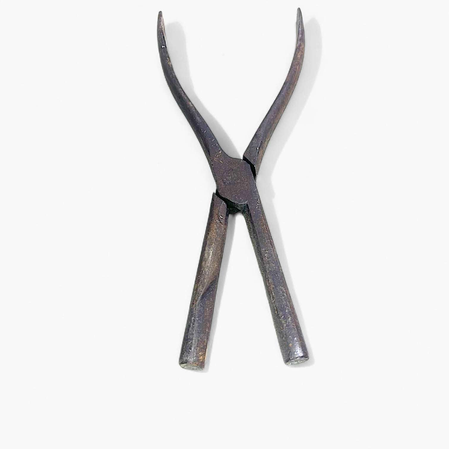 Alicate antiguo de fragua de hierro forjado artesanal - Cositas Antiguas – La Guadaña, Anticuarios Online en Jerez , vender antigüedades, muebles antiguos