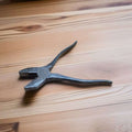 Alicates de zapatero de hierro forjado, vintage únicos - Cositas Antiguas – La Guadaña, Anticuarios Online en Jerez , vender antigüedades, muebles antiguos