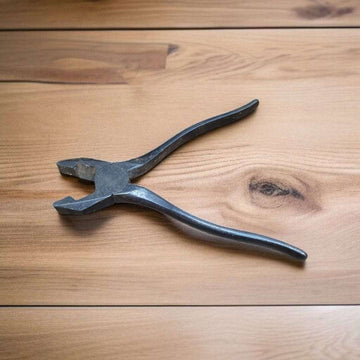 Alicates de zapatero de hierro forjado, vintage únicos - Cositas Antiguas – La Guadaña, Anticuarios Online en Jerez , vender antigüedades, muebles antiguos