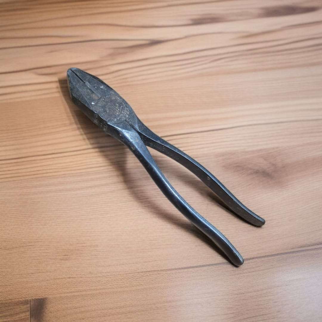 Alicates de zapatero de hierro forjado, vintage únicos - Cositas Antiguas – La Guadaña, Anticuarios Online en Jerez , vender antigüedades, muebles antiguos