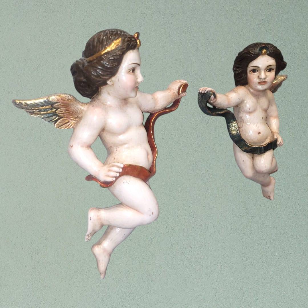 Pareja de angeles tallados en madera para decoración - Cositas Antiguas – La Guadaña, Anticuarios Online en Jerez , vender antigüedades, muebles antiguos
