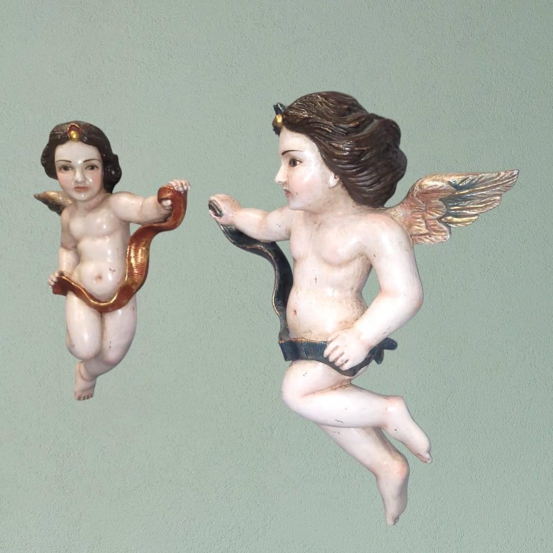 Pareja de angeles tallados en madera para decoración - Cositas Antiguas – La Guadaña, Anticuarios Online en Jerez , vender antigüedades, muebles antiguos