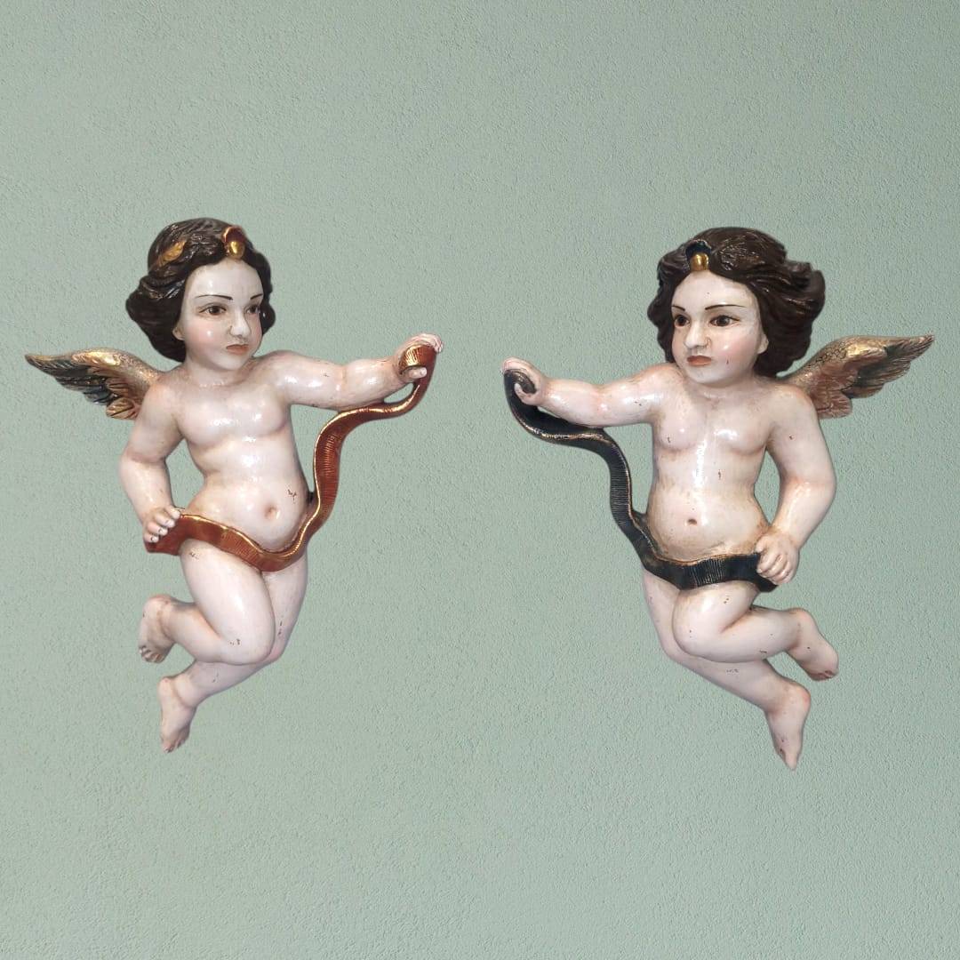 Pareja de angeles tallados en madera para decoración - Cositas Antiguas – La Guadaña, Anticuarios Online en Jerez , vender antigüedades, muebles antiguos