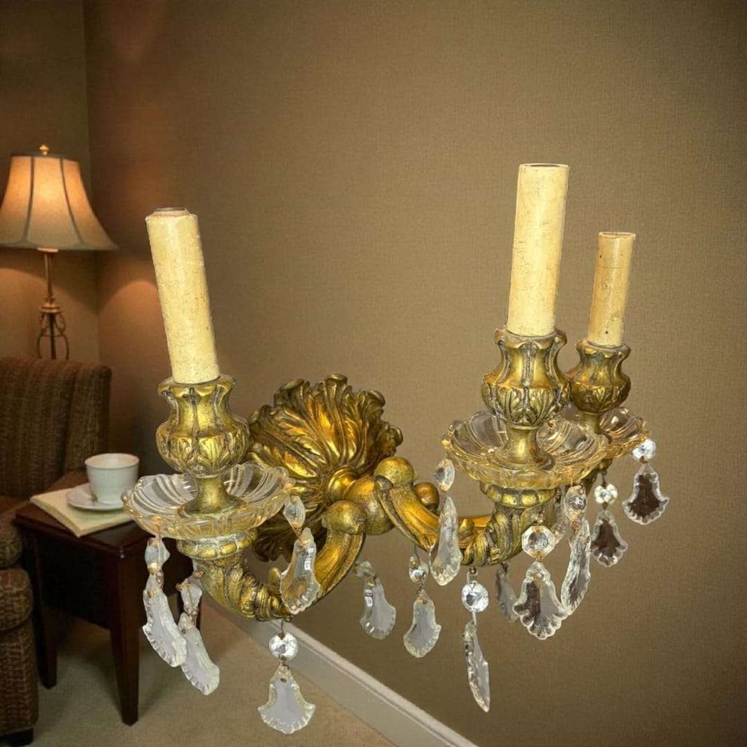 Aplique antiguo de bronce con lágrimas de cristal – Elegante - Cositas Antiguas – La Guadaña, Anticuarios Online en Jerez , vender antigüedades, muebles antiguos
