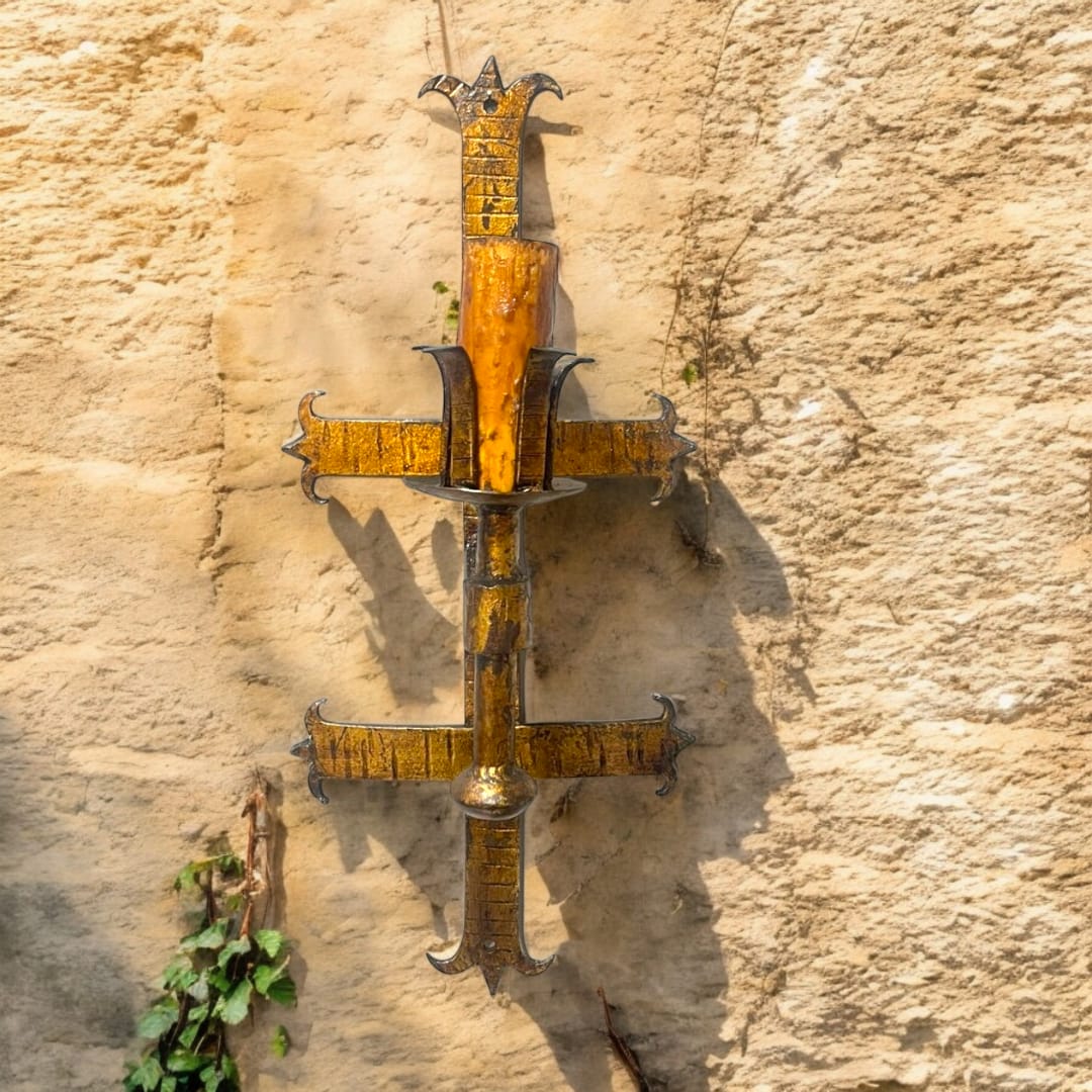 Aplique de pared de hierro estilo medieval: elegancia - Cositas Antiguas – La Guadaña, Anticuarios Online en Jerez , vender antigüedades, muebles antiguos