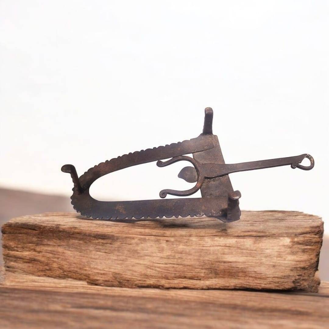 Descansa plancha antigua de hierro forjado - Cositas Antiguas – La Guadaña, Anticuarios Online en Jerez , vender antigüedades, muebles antiguos
